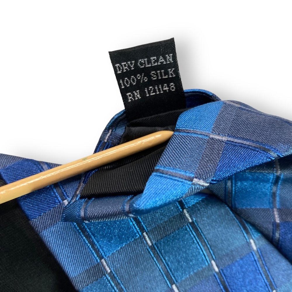 Van Heusen Men's Tie Necktie 100% Silk Navy Blue Shades Geometric Squares 3.3x57 - Picture 5 of 9